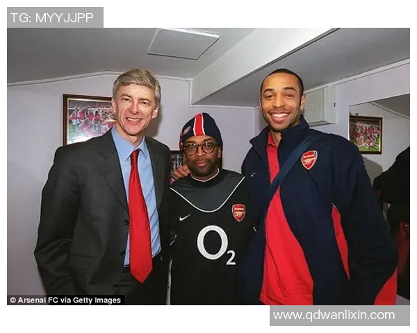 英国女王亲自接见足球明星展现对体育的热情与支持